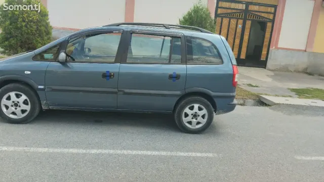 Opel Zafira 2000 · 1.8 MT