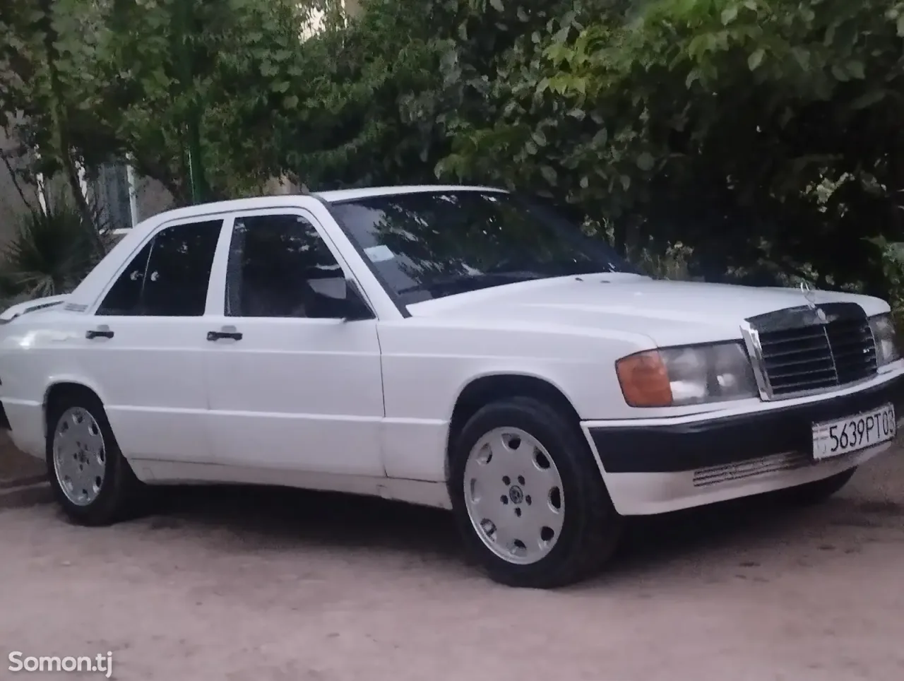 Mercedes-Benz W201 1992 · 1.8 MT