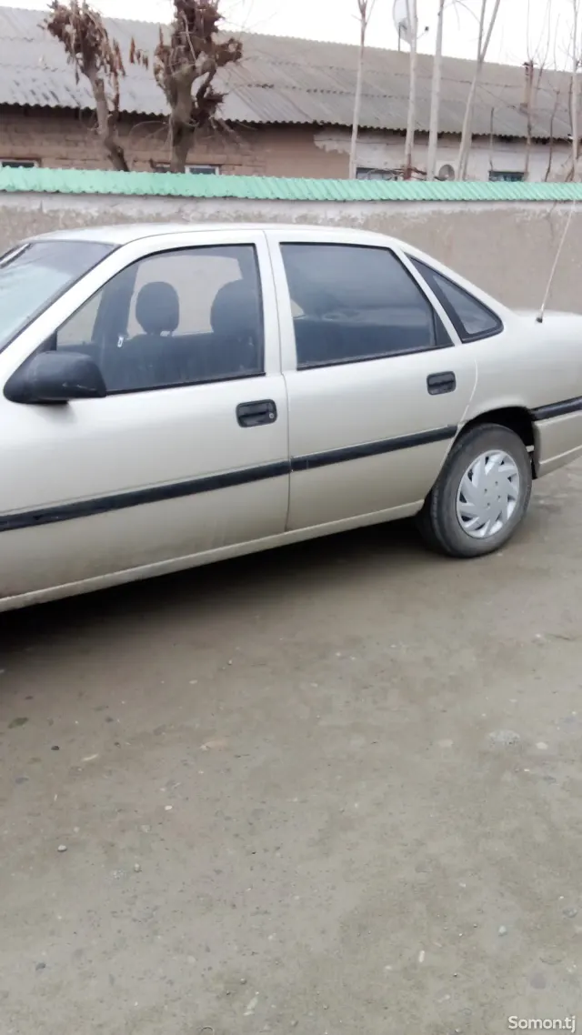 Opel Vectra A 1993 · 1.6 MT