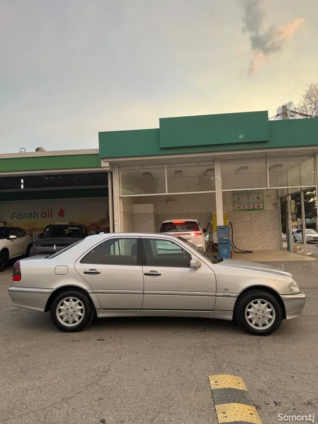 Mercedes-Benz C class 2000 · 1.8 MT