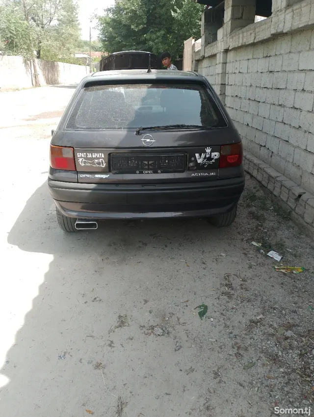 Opel Astra F 1996 · 1.6 MT