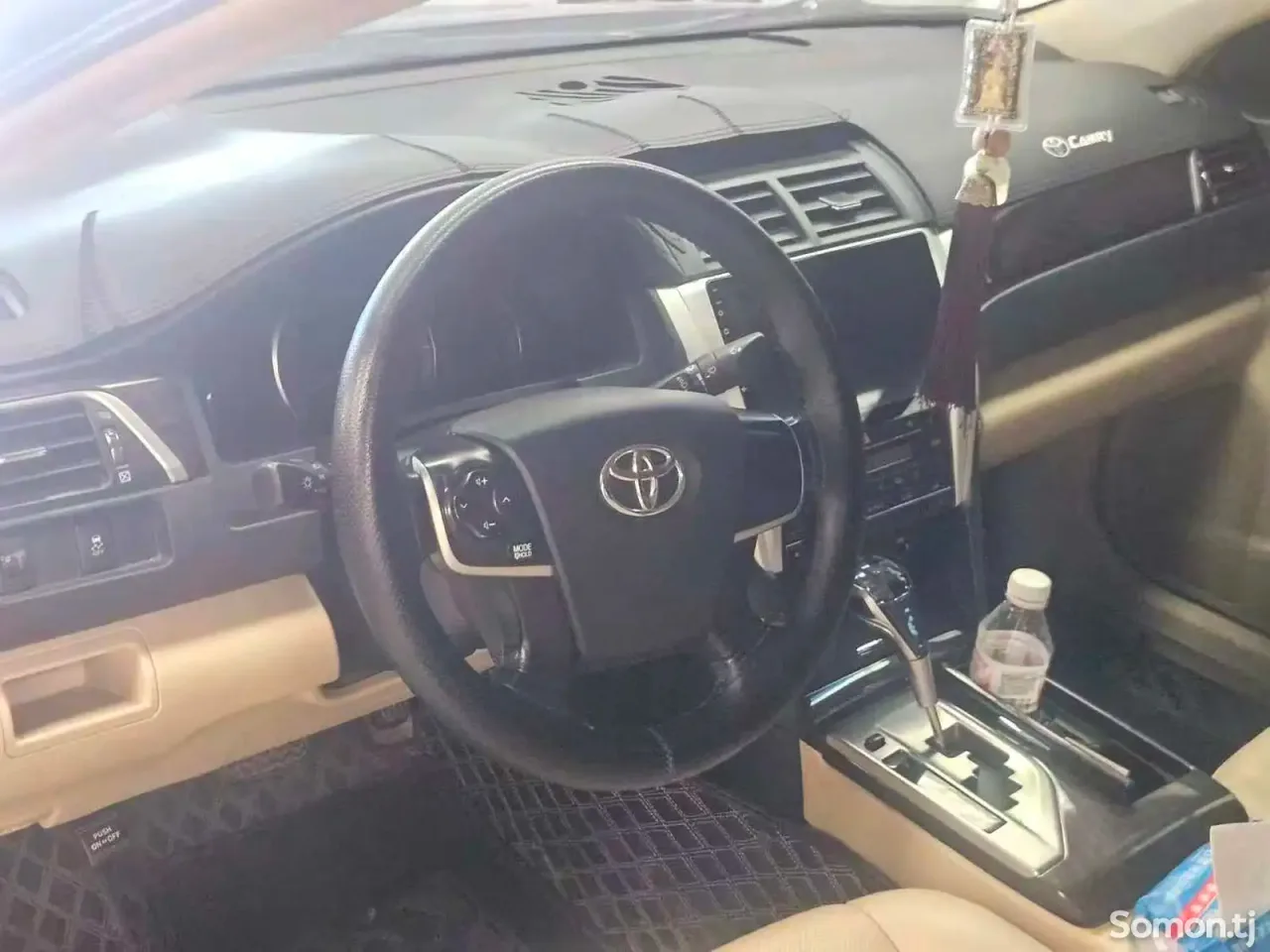 Toyota Camry 2015 · 2.0 AT