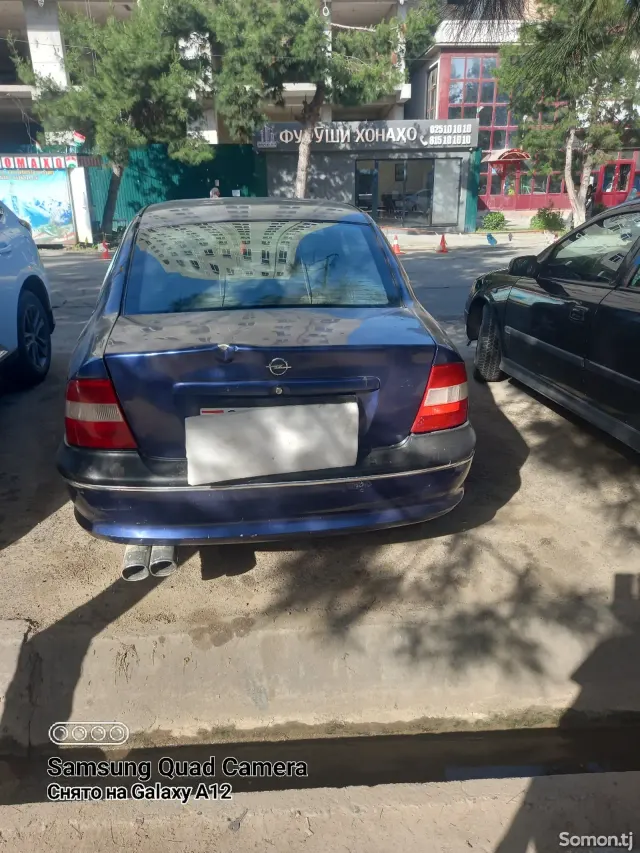 Opel Vectra A 1995 · 1.6 MT