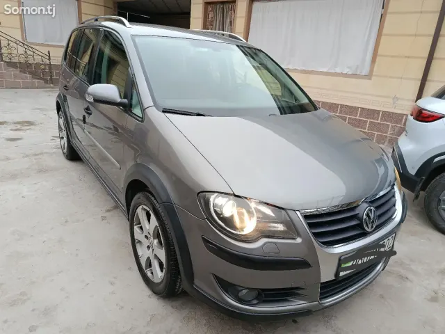 Volkswagen Touran 2008 · 1.4 AT