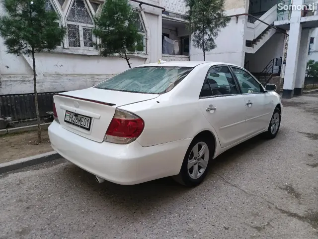 Toyota Camry 2005 · AT