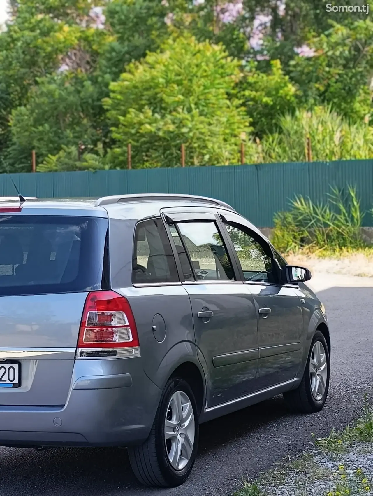 Opel Zafira 2006 · 1.9 MT
