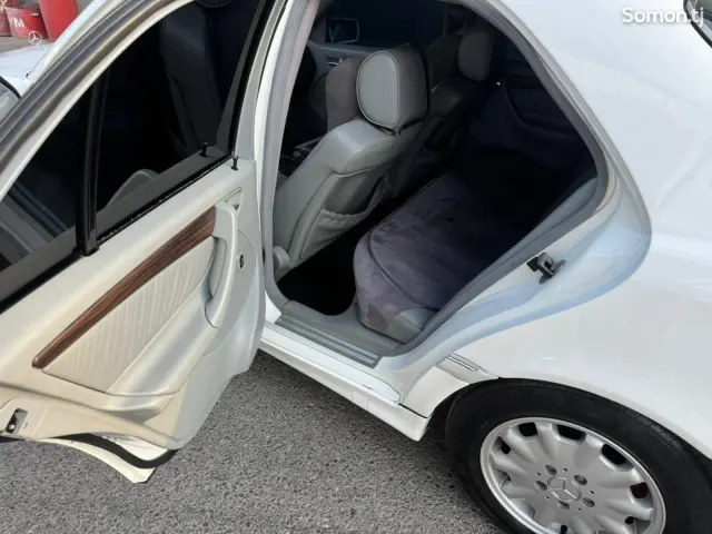 Mercedes-Benz C class 2000 · 2.8 AT