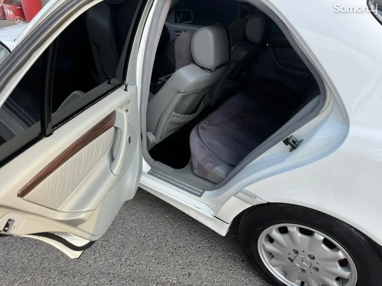 Mercedes-Benz C class 2000 · 2.8 AT