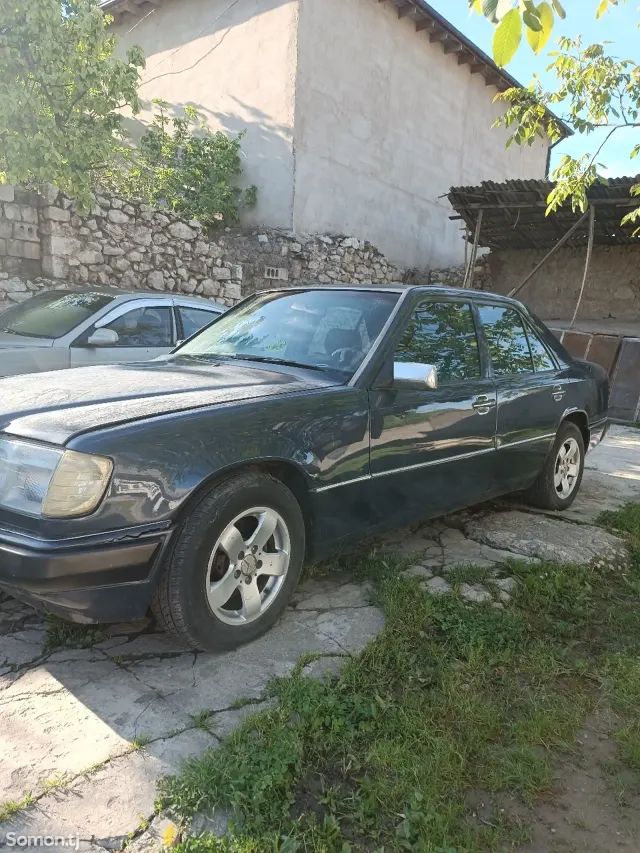 Mercedes-Benz W124 1993 · 2.0 MT