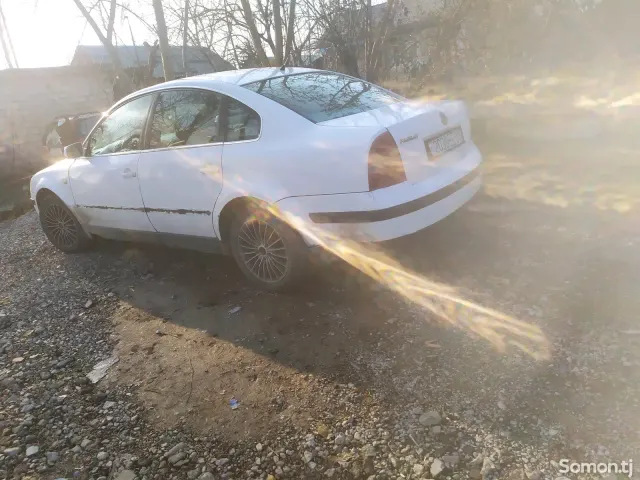 Volkswagen Passat 2000 · 1.6 MT