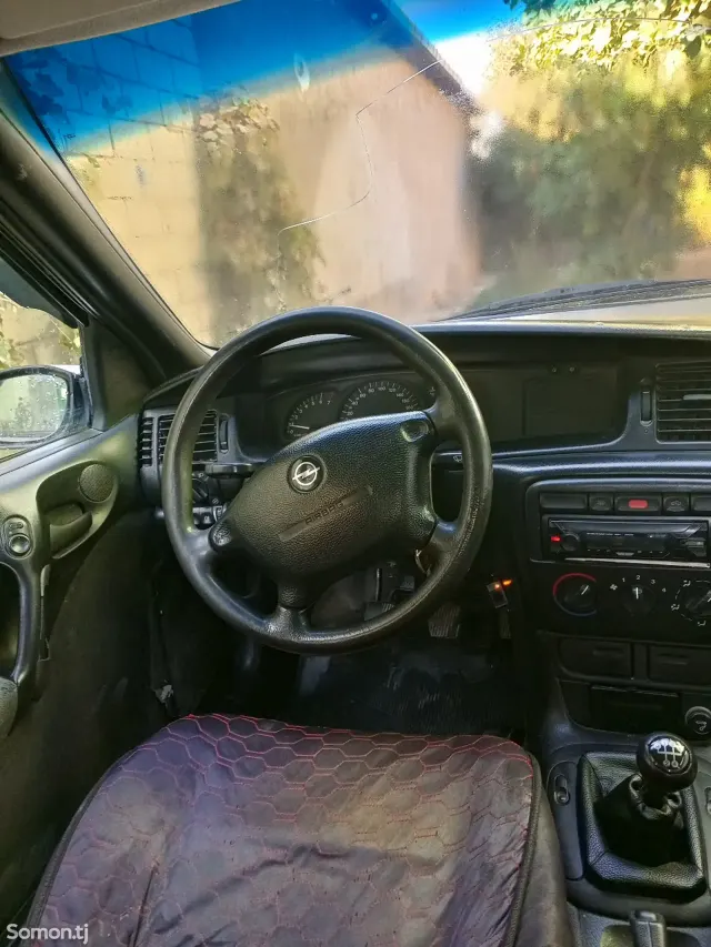 Opel Vectra B 1997 · 1.6 MT