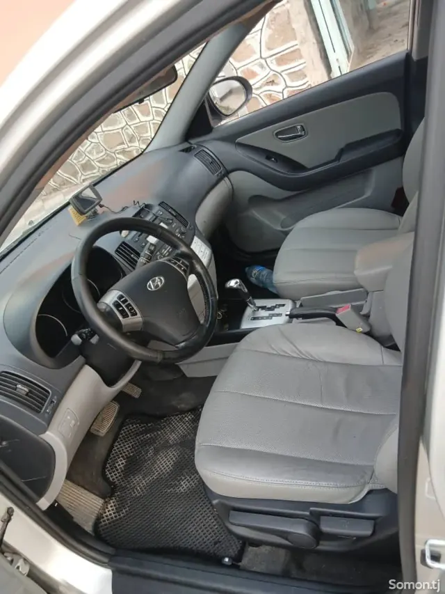 Hyundai Avante 2010 · 1.6 AT