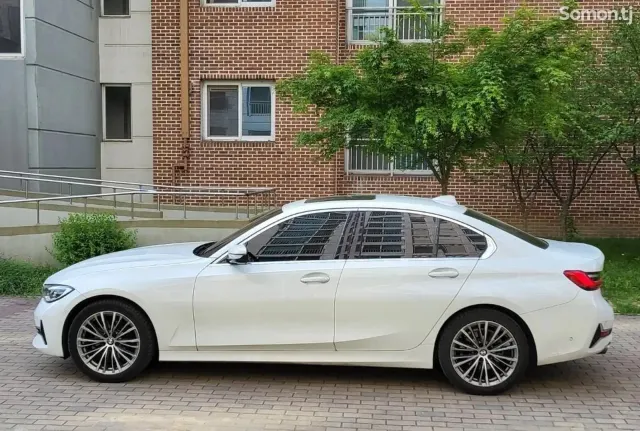 BMW 3 series 2019 · 2.0 AT