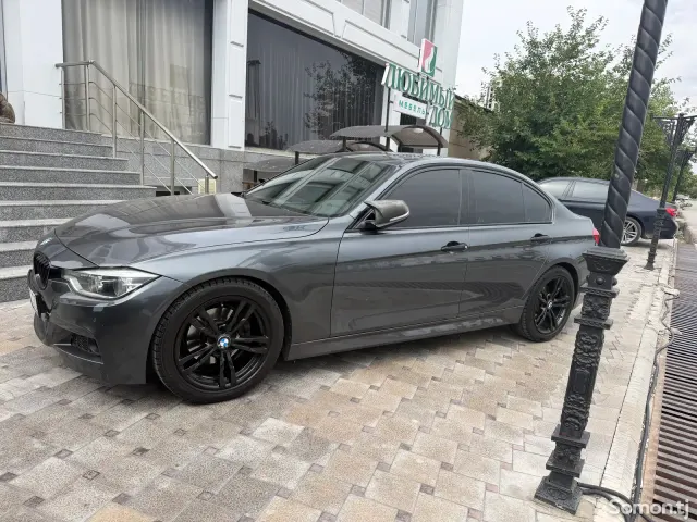 BMW 3 series 2018 · 2.0 AT