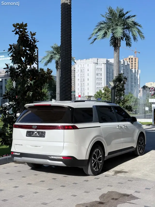 Kia Carnival 2021 · 2.2 AT