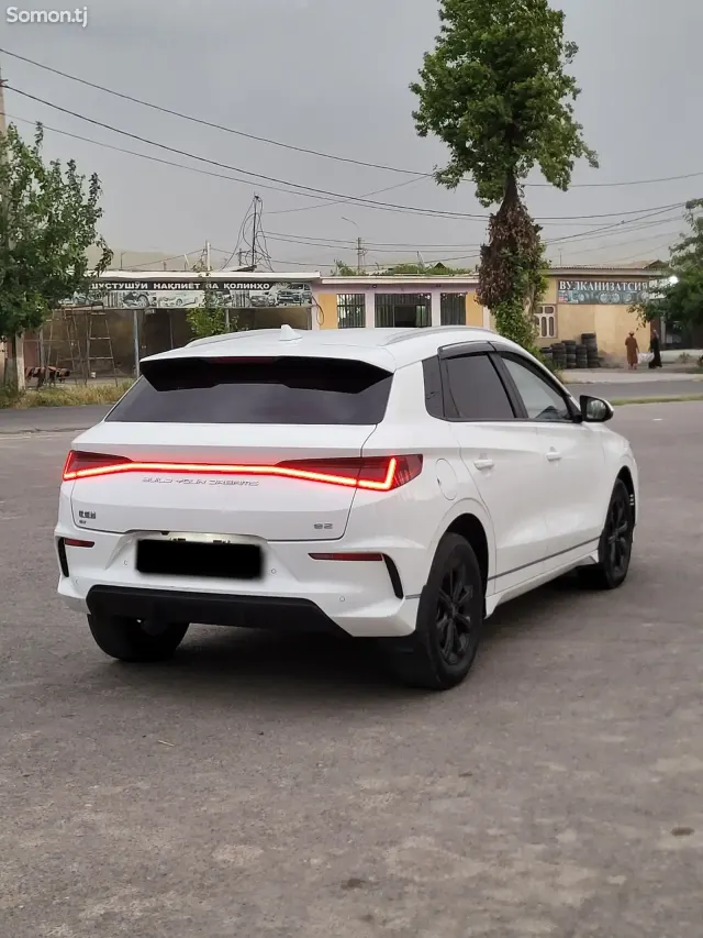 BYD E2 2022 · AT