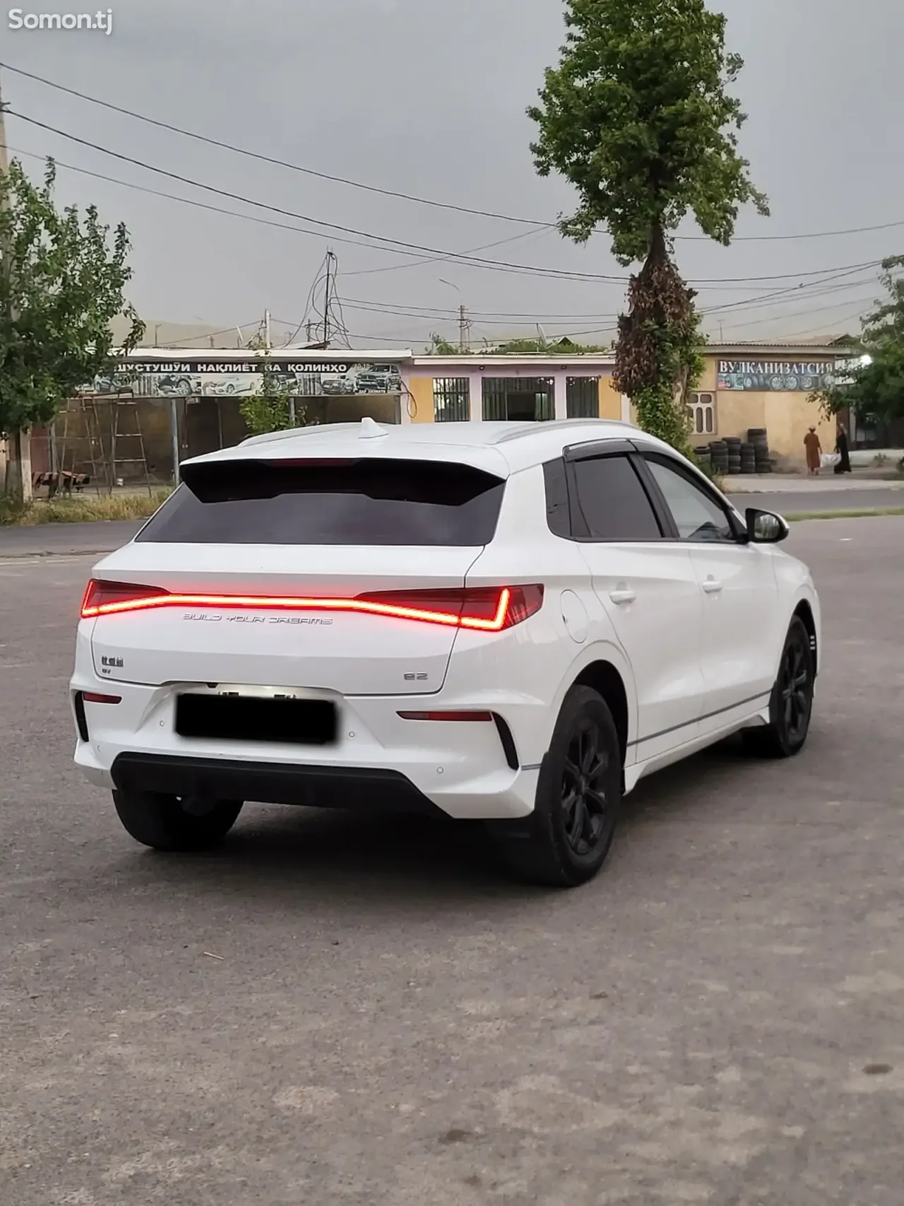 BYD E2 2022 · AT