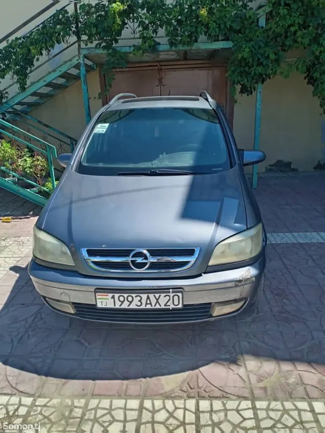 Opel Zafira 2005 · 1.8 MT