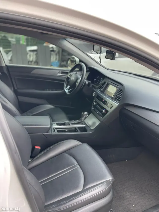 Hyundai Sonata 2015 · 1.6 AT