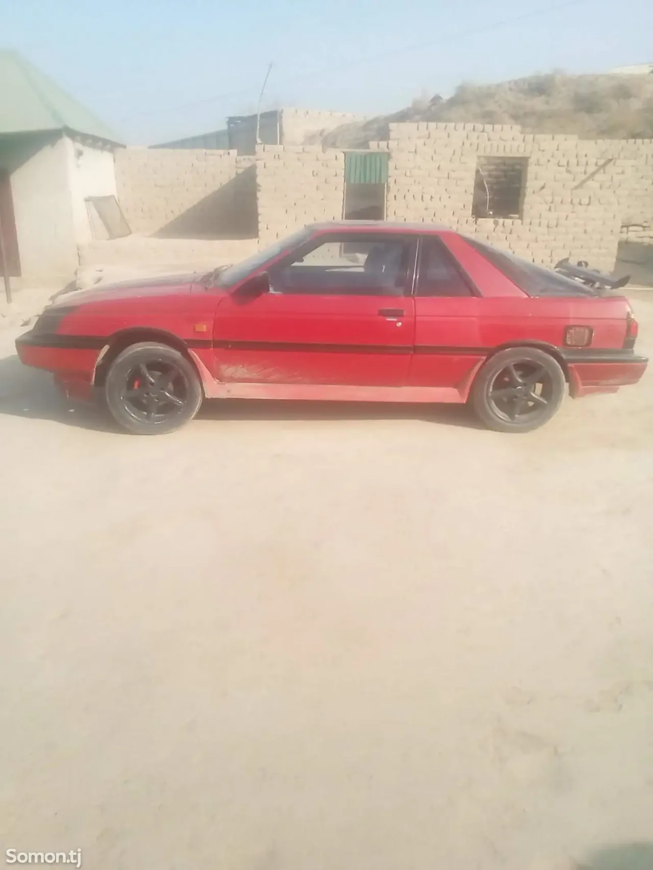 Nissan Sunny 1990 · 1.8 MT
