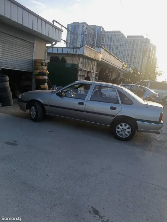 Opel Vectra A 1993 · 1.8 MT