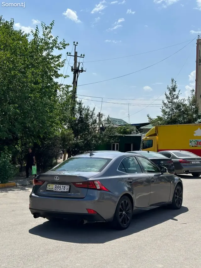 Lexus IS series 2015 · 2.5 AT