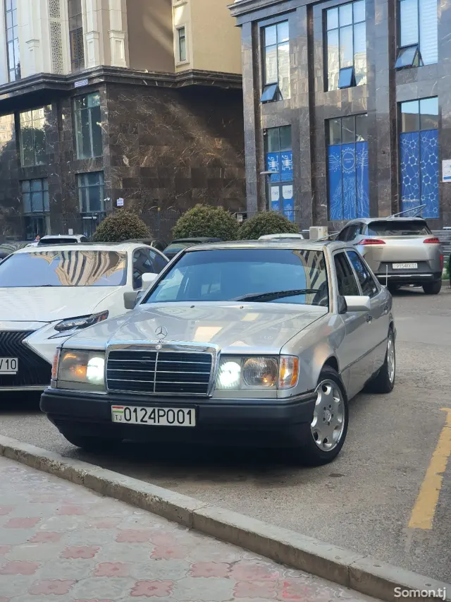 Mercedes-Benz W124 1993 · 2.0 MT