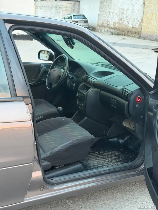 Opel Astra F 1998 · 1.6 MT
