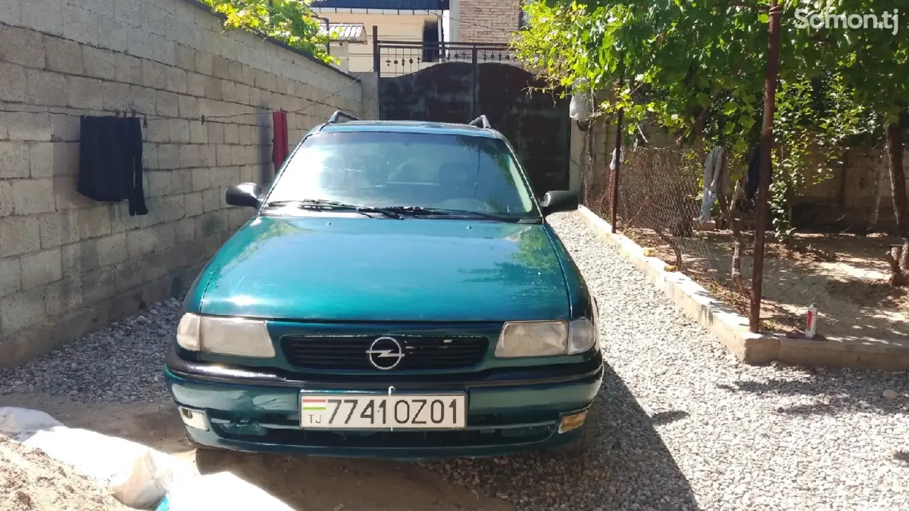 Opel Astra F 1997 · 1.6 MT