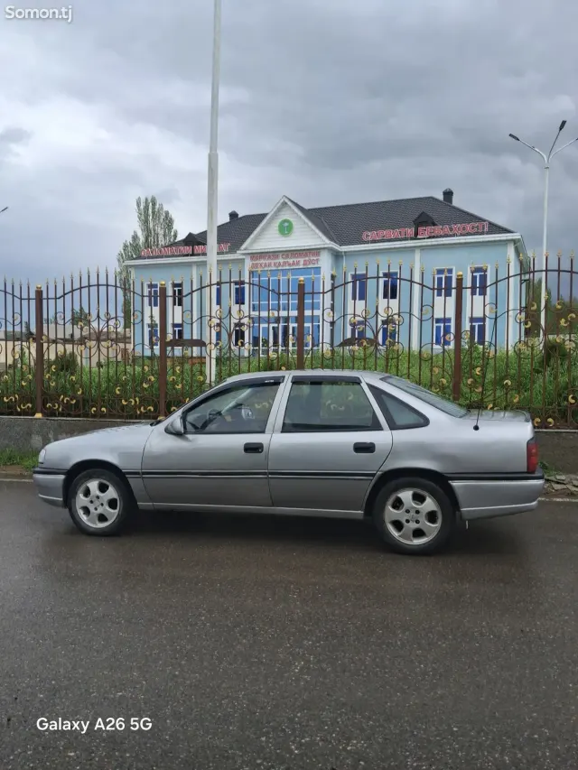 Opel Vectra A 1995 · 1.6 MT