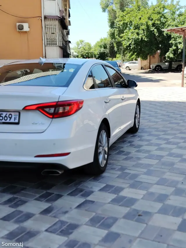 Hyundai Sonata 2015 · 2.0 AT