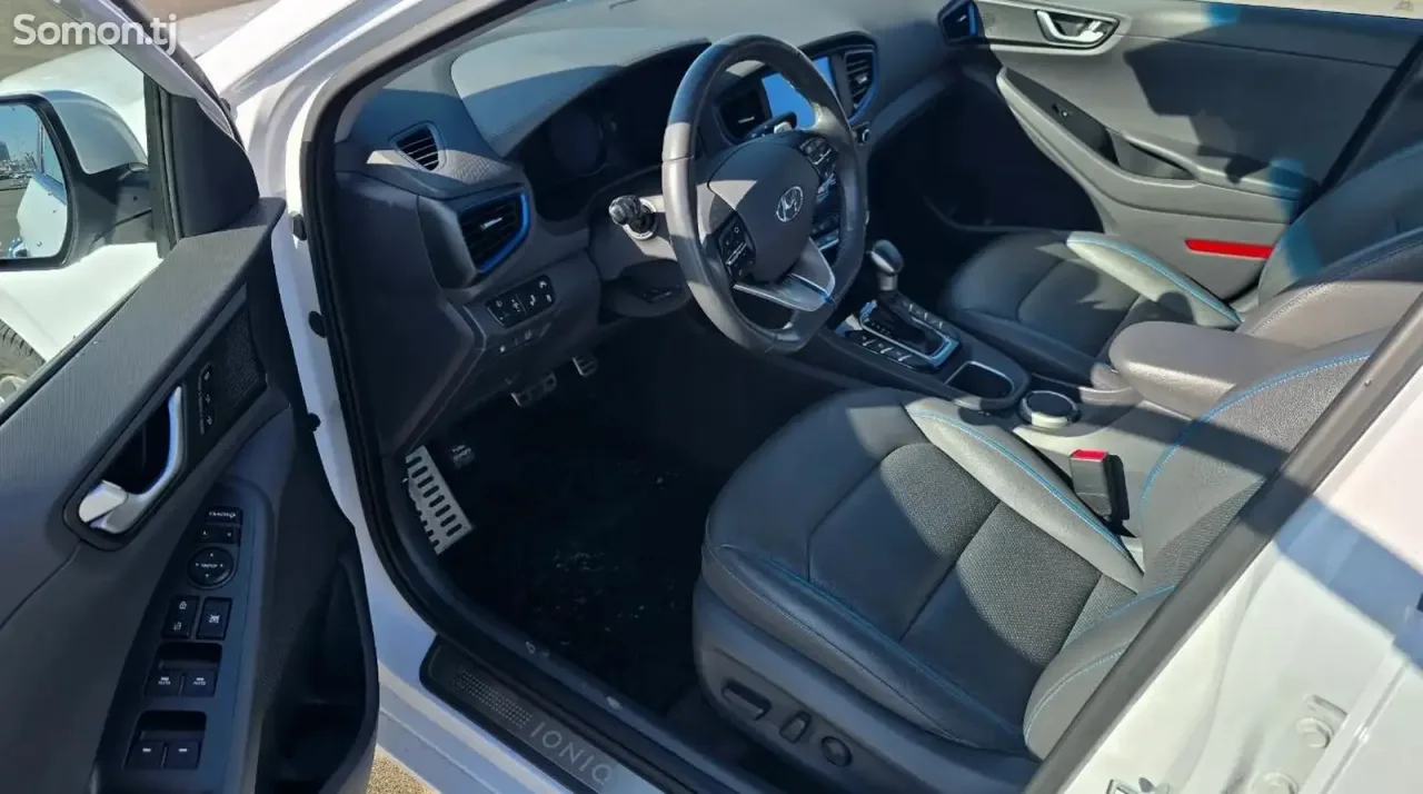 Hyundai Azera 2016 · 1.6 AT