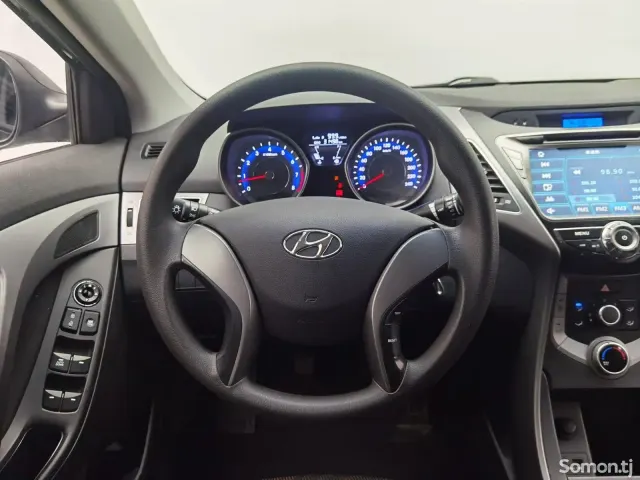 Hyundai Elantra 2015 · 1.6 AT