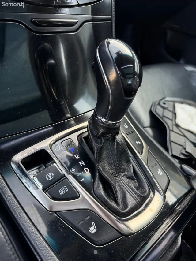 Hyundai Grandeur 2012 · 2.4 AT