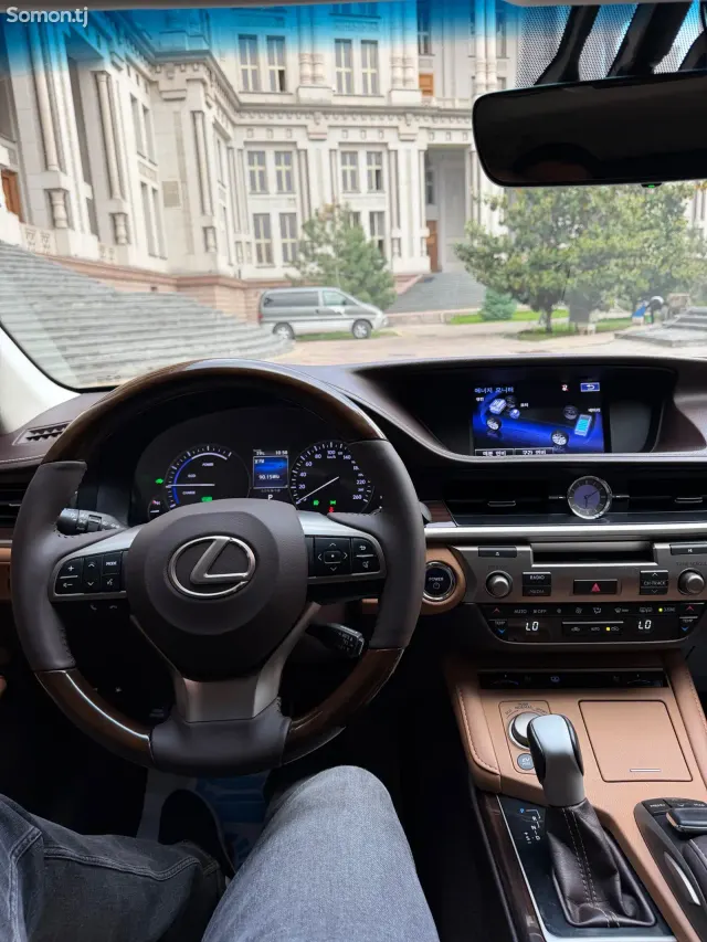 Lexus ES series 2016 · 3.0 AT