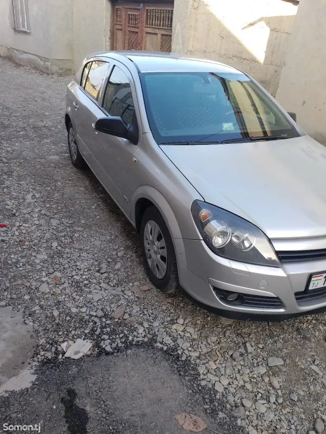 Opel Astra H 2004 · 1.8 MT