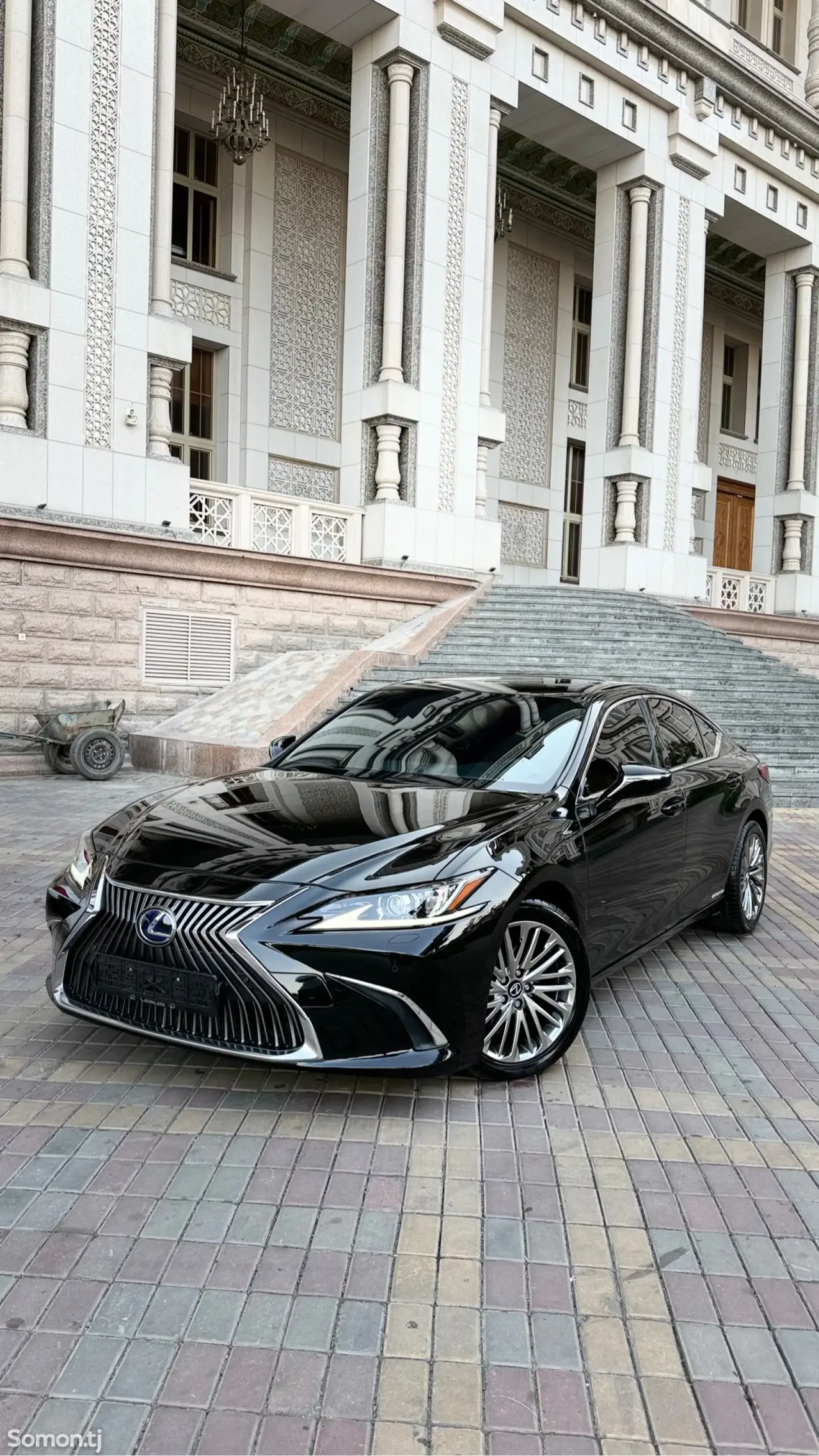 Lexus ES series 2020 · 2.5 AT