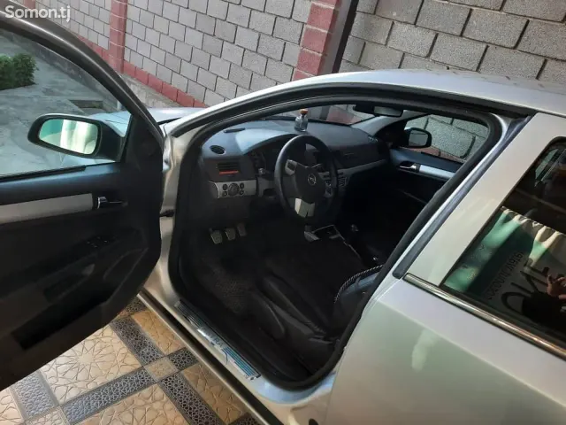 Opel Astra H 2010 · 1.6 MT