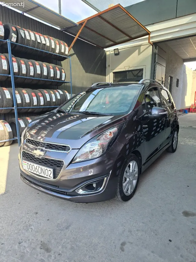 Chevrolet Spark 2014 · 1.0 AT