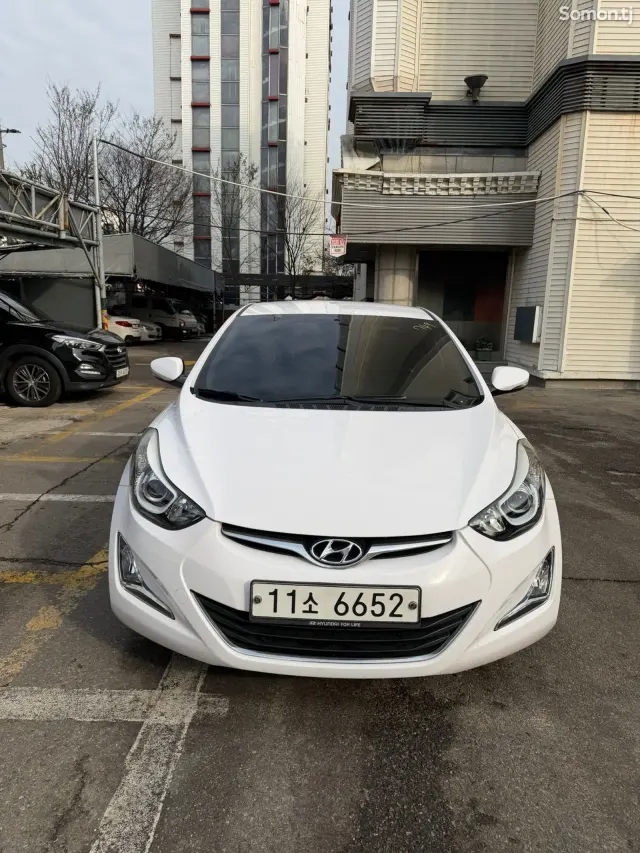 Hyundai Avante 2015 · 1.6 AT