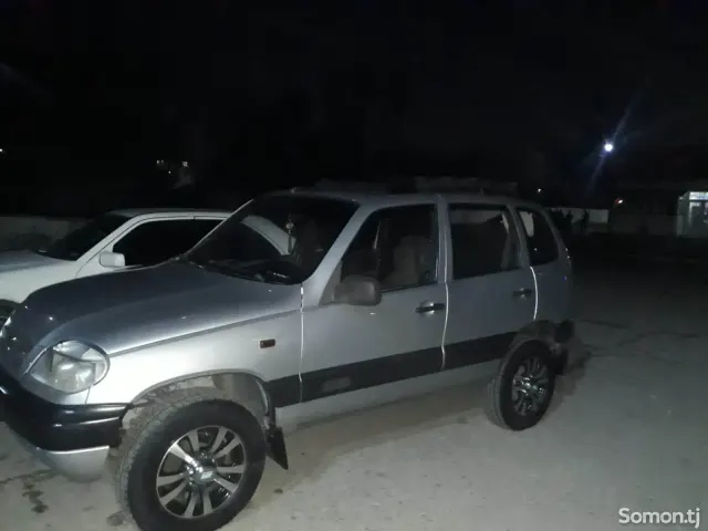 Chevrolet Niva 2004 · 1.7 MT