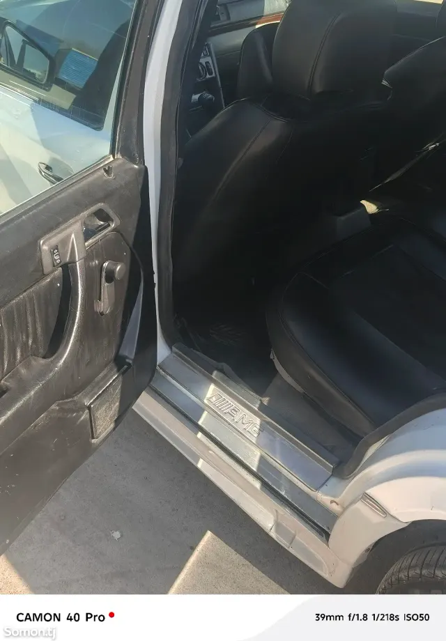Mercedes-Benz W124 1990 · 2.0 MT