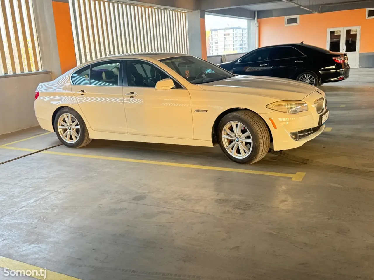 BMW 5 series 2011 · 3.0 AT