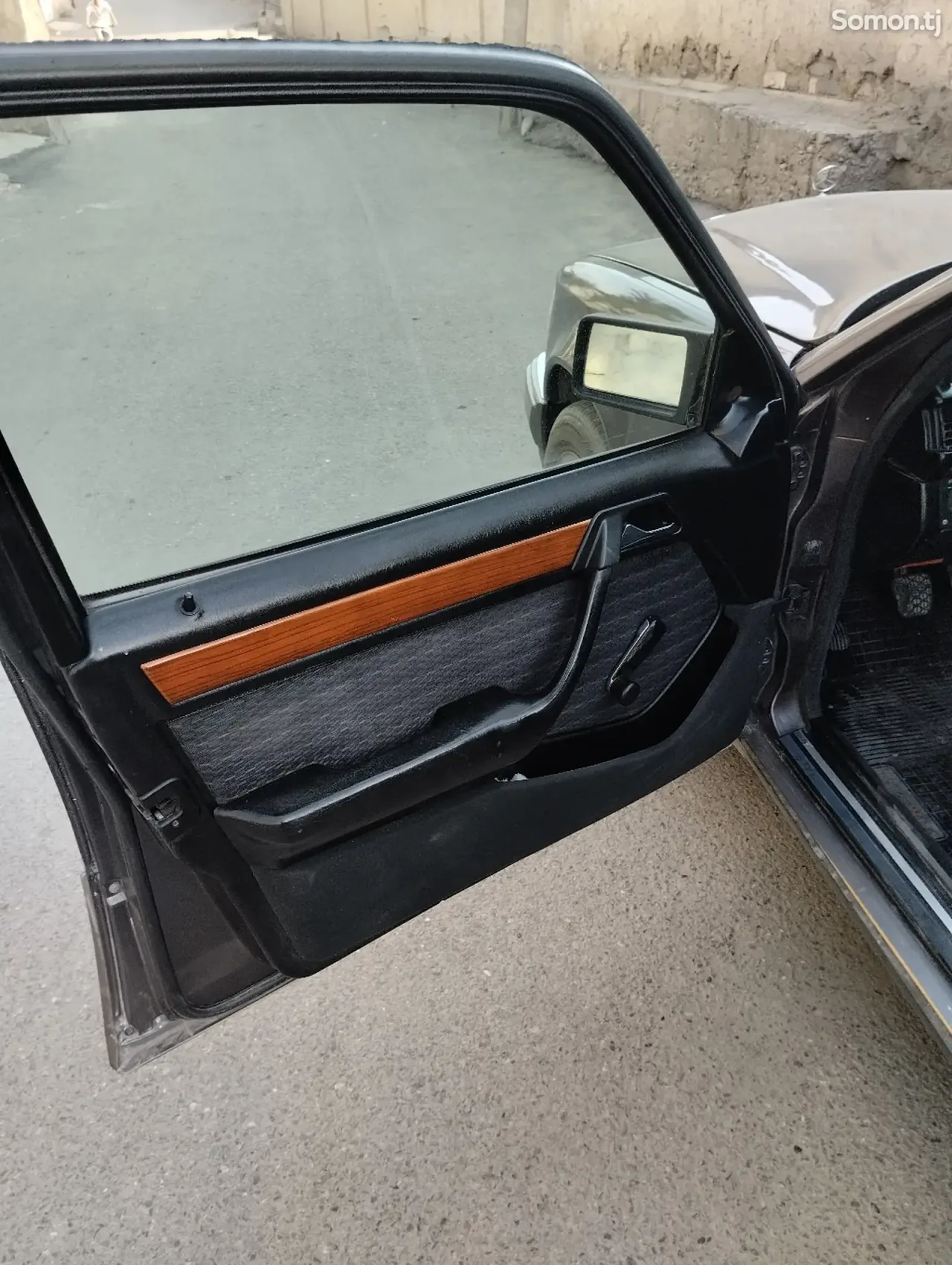 Mercedes-Benz W124 1992 · 2.0 MT