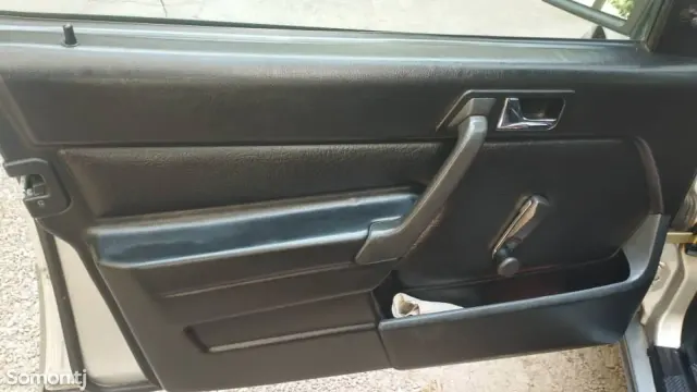 Mercedes-Benz W201 1991 · 2.0 MT