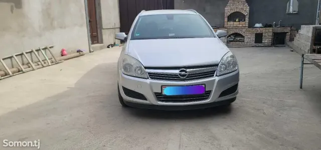 Opel Astra H 2008 · 1.7 MT
