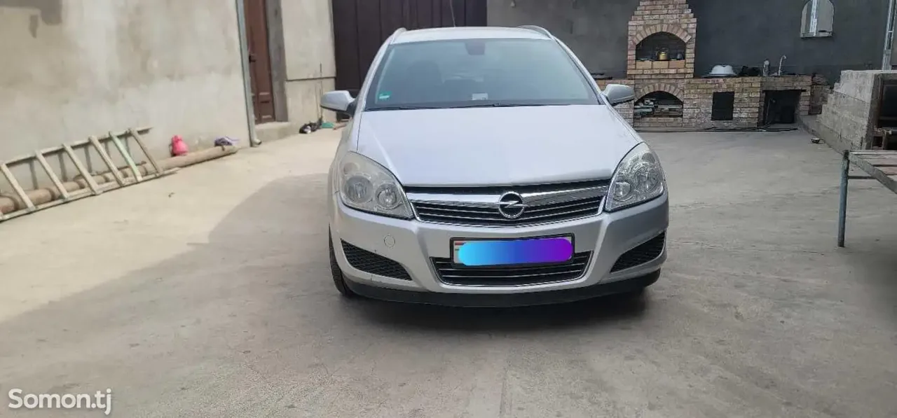 Opel Astra H 2008 · 1.7 MT