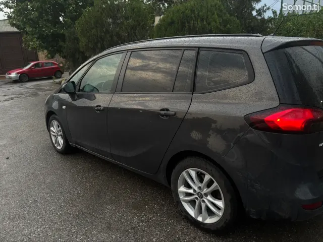 Opel Zafira 2014 · 1.9 MT