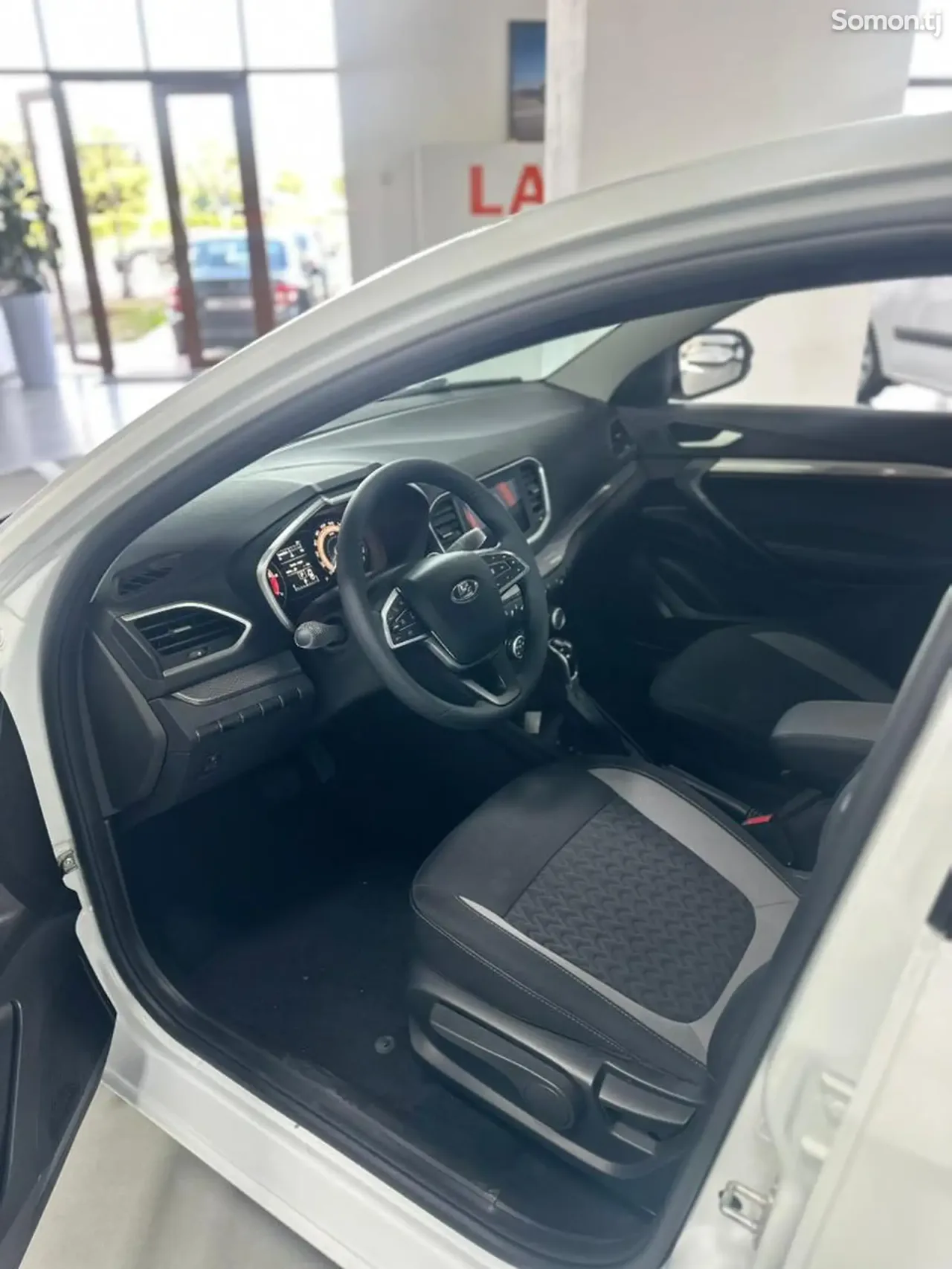Lada (ВАЗ) Vesta 2025 · 1.6 AT