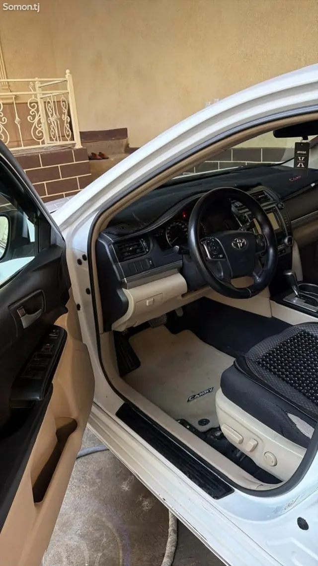 Toyota Camry 2012 · 2.5 AT